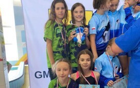Dzieci Kajman Połaniec na podium w strojach zielonych
