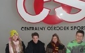 na zdjęciu trzy dziewczyny i jeden chłopak, nad nimi napis centralny ośrodek sportu