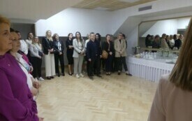grupa ludzi w sali w Centrum Kultury i Sztuki w Połańcu
