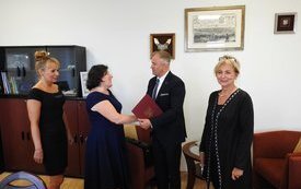 Wręczono akt powierzenia stanowiska dyrektora Szkoły Podstawowej w Zrębinie 2