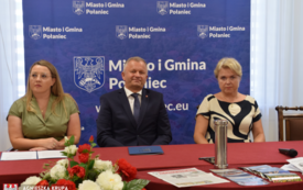 Na zdjęciu Burmistrz Jacek Nowak, Przewodnicząca Rady Miejskiej Małgorzata Walenciak oraz Justyna Hebda