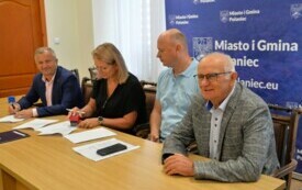 Składanie podpisu pod aktem umowy 