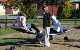 piaskownica na unowocześnionym placu zabaw