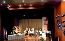 wiceprzewodniczący Rady Miejskiej oraz przewodniczący Rady Miejskiej wraz z orkiestrą