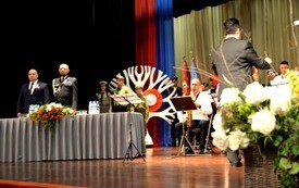 wiceprzewodniczący Rady Miejskiej wraz z orkiestrą