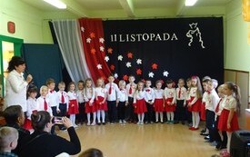 grupa przedszkolak&oacute;w, pani dyrektor przedszkola