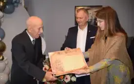 Galeria aktualności &bdquo;Sto lat i jeszcze więcej!&rdquo; &ndash; wyjątkowa wizyta u 100-letniego mieszkańca gminy 15