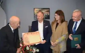 Galeria aktualności &bdquo;Sto lat i jeszcze więcej!&rdquo; &ndash; wyjątkowa wizyta u 100-letniego mieszkańca gminy 17