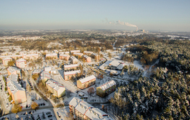 Połaniec z lotu ptaka zimą