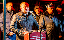 na zdjęciu widzimy przemowę Piotra Barana Radnego Rady Miejskiej w Osieku