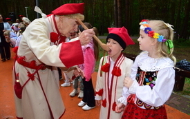 Galeria aktualności Żywa lekcja patriotyzmu połączyła pokolenia w Połańcu 3