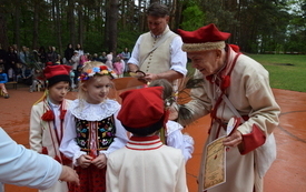 Galeria aktualności Żywa lekcja patriotyzmu połączyła pokolenia w Połańcu 35