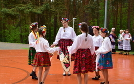 Galeria aktualności Żywa lekcja patriotyzmu połączyła pokolenia w Połańcu 55
