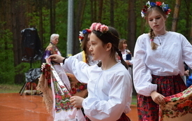Galeria aktualności Żywa lekcja patriotyzmu połączyła pokolenia w Połańcu 58