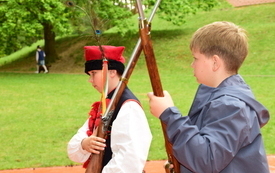 Galeria aktualności Żywa lekcja patriotyzmu połączyła pokolenia w Połańcu 83