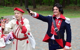 Galeria aktualności Żywa lekcja patriotyzmu połączyła pokolenia w Połańcu 124