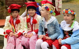 Galeria aktualności Żywa lekcja patriotyzmu połączyła pokolenia w Połańcu 146