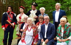 Galeria aktualności Żywa lekcja patriotyzmu połączyła pokolenia w Połańcu 160