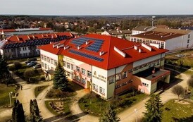 Centrum Kultury i Sztuki w Połańcu  wiosną z g&oacute;ry