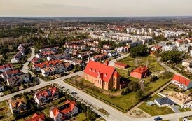 Kości&oacute;ł pw. MBWW w Połańcu wiosną