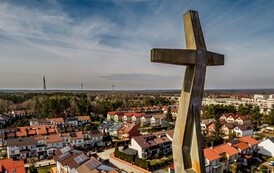 Krzyż na dachu kościoła MBWW w Połancu