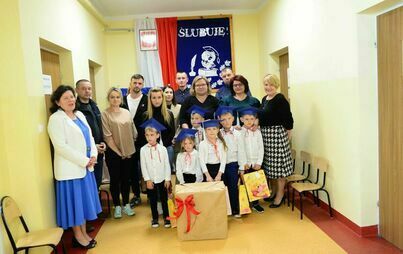 Zdjęcie do Dzień Edukacji Narodowej i ślubowanie klasy pierwszej w Zrębinie