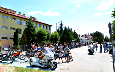 Zdjęcie do Motocykliści z MotoGrupa Połaniec włączyli się do akcji dla chorego na SMA Bartoszka Jędrasika z gminy Łoni&oacute;w w powiecie sandomierskim.