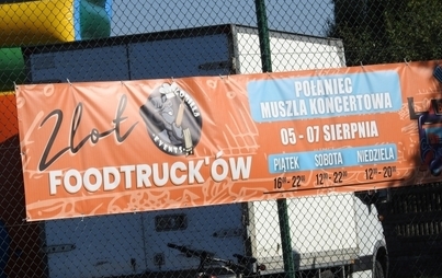 Zdjęcie do W Połańcu odbył się pierwszy zlot Food Truck&oacute;w. Można było skosztować potraw z wielu zakątk&oacute;w świata