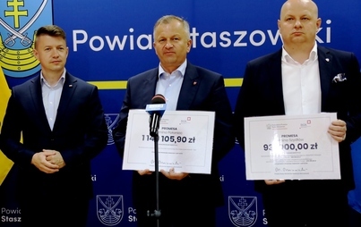 Zdjęcie do W Starostwie Powiatowym w Staszowie rozdano promesy