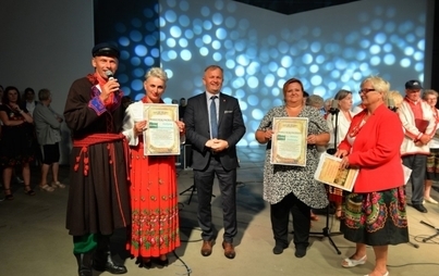 Zdjęcie do WYŚMIENITE JEDZENIE I ZABAWA PODCZAS PIERWSZEGO FESTIWALU K&Oacute;Ł GOSPODYŃ WIEJSKICH W POŁAŃCU