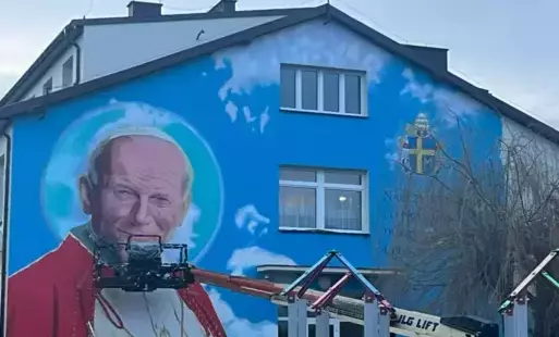 Zdjęcie do Święty Jan Paweł II - powstaje niezwykły mural w Ruszczy