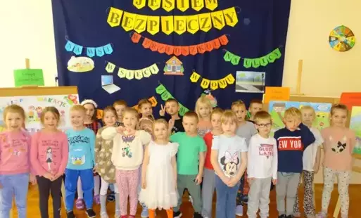 Zdjęcie do &bdquo;Jestem bezpieczny&rdquo; - akcja plaktowa w przedszkolu