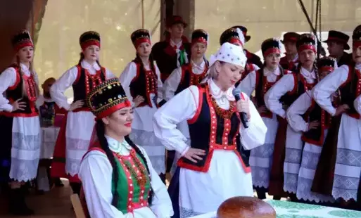 Zdjęcie do Przedstawiciele Gminy Połaniec uczestniczyli w Festiwalu XXX lecia Wesela Kurpiowskiego
