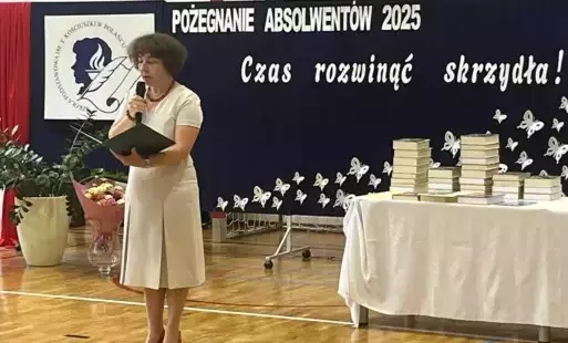 Zdjęcie do Uroczyste pożegnanie &oacute;smoklasist&oacute;w w Szkole Podstawowej w Połańcu &ndash; wyjątkowy dzień pełen wzruszeń i podziękowań