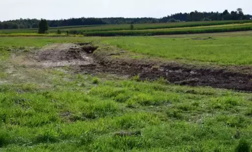 Zdjęcie do Trwają prace w ramach zadania pn. Wykoszenie i odmulenie row&oacute;w na odkład w miejscowości Zdzieci Stare
