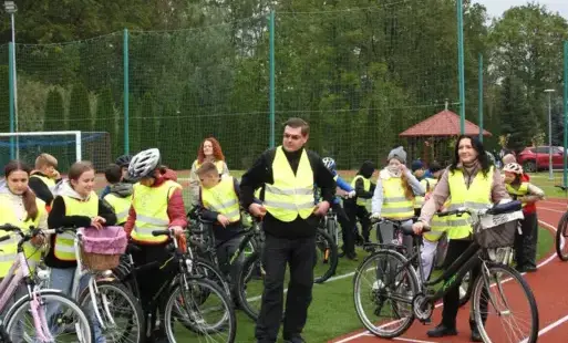Zdjęcie do Zielone zakątki odkryte na dw&oacute;ch k&oacute;łkach &ndash; rajd rowerowy uczni&oacute;w z Ruszczy