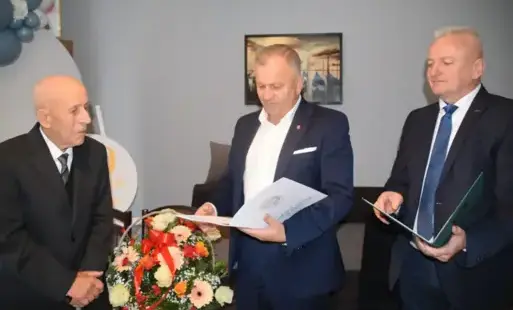 Zdjęcie do &bdquo;Sto lat i jeszcze więcej!&rdquo; &ndash; wyjątkowa wizyta u 100-letniego mieszkańca gminy