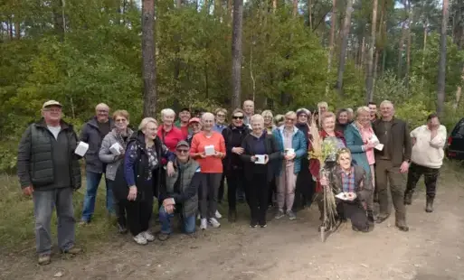 Zdjęcie do Cele Zr&oacute;wnoważonego Rozwoju &ndash; Seniorzy sadzą las w Leśnictwie Sich&oacute;w