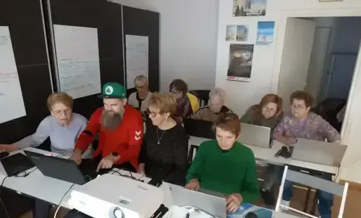 Zdjęcie do Seniorzy z "Klubu Megawat" odkrywają świat grafiki