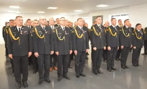 Zdjęcie do Odznaczenia i awanse dla świętokrzyskich strażak&oacute;w z okazji Narodowego Święta Niepodległości