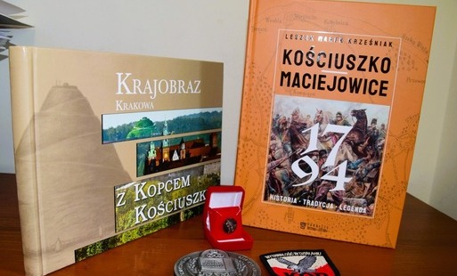 Zdjęcie do Wyr&oacute;żnienia i odznaczenia w Połańcu &ndash; 7 maja uhonorowanie burmistrza Jacka Benedykta Nowaka oraz przekazanie pamiątek 