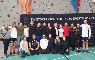 Zdjęcie do W Staszowie o Puchar Polski Rywalizowali Juniorzy i Juniorki  Zapaśnicy z  Połańca wywalczyli sześć medali