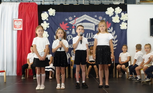 Zdjęcie do Zakończenie roku szkolnego i pożegnanie klas &oacute;smych w Szkole Podstawowej w Zrębinie
