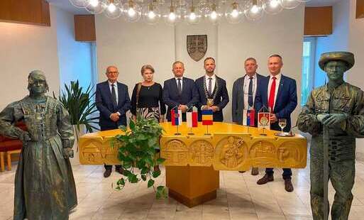 Zdjęcie do Międzynarodowa wsp&oacute;łpraca i tradycja: Władze Połańca z wizytą w Starej Lubowni