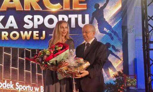 Zdjęcie do Przedstawiciele Gminy Połaniec na uroczystym otwarciu Ośrodka Sportu w Borowej