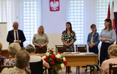 Zdjęcie do Ruszyła realizacja programu Korpus Wsparcia Senior&oacute;w na rok 2024 - opaski bezpieczeństwa