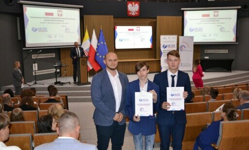 Zdjęcie do Granty dla Młodzieżowej Rady Miejskiej oraz Samorządu Uczniowskiego w ramach "Aktywizacji młodzieży wojew&oacute;dztwa świętokrzyskiego młode świętokrzyskie". 