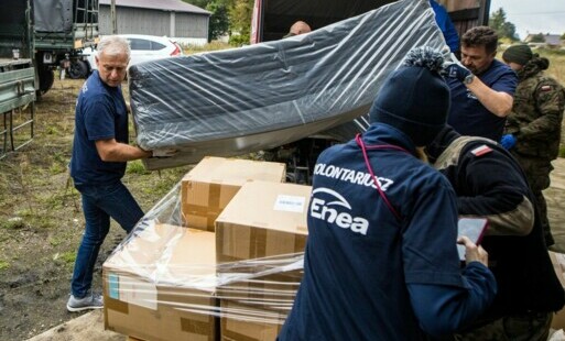 Zdjęcie do Pracownicy Grupy Enea wspierają powodzian. Przekazali blisko 2 tony dar&oacute;w