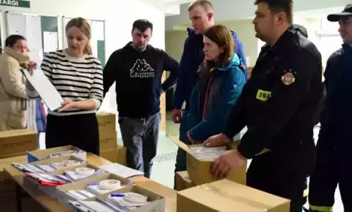 Zdjęcie do Czujki dymu trafią do mieszkańc&oacute;w! Strażacy z gminy Połaniec rozdysponują 480 urządzeń