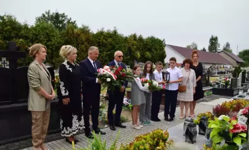Zdjęcie do W hołdzie poległym